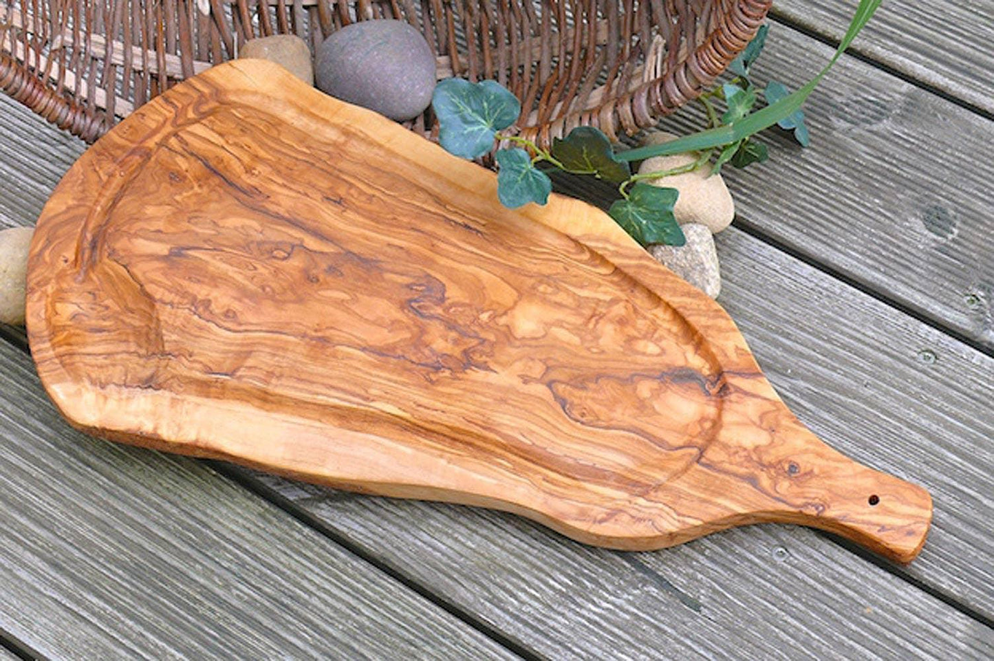 Massives Tranchierbrett aus Olivenholz mit Saftrille und Griff (ca. 45–49 cm)
