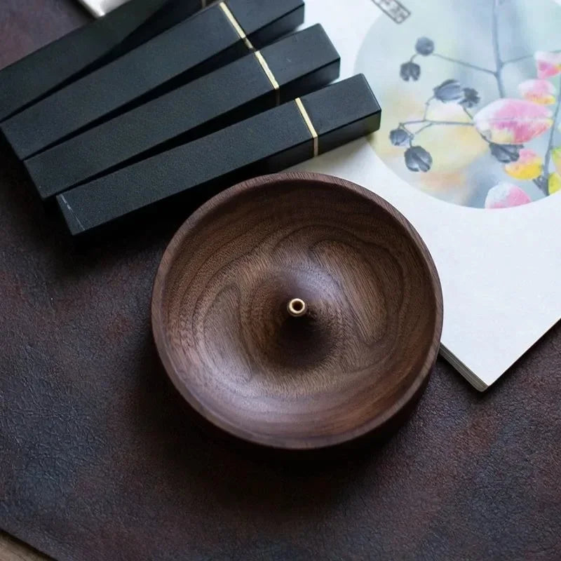 Räucherstäbchenhalter aus massivem Walnussholz – Handgefertigt, rundes Design für Teezeremonien & Meditation