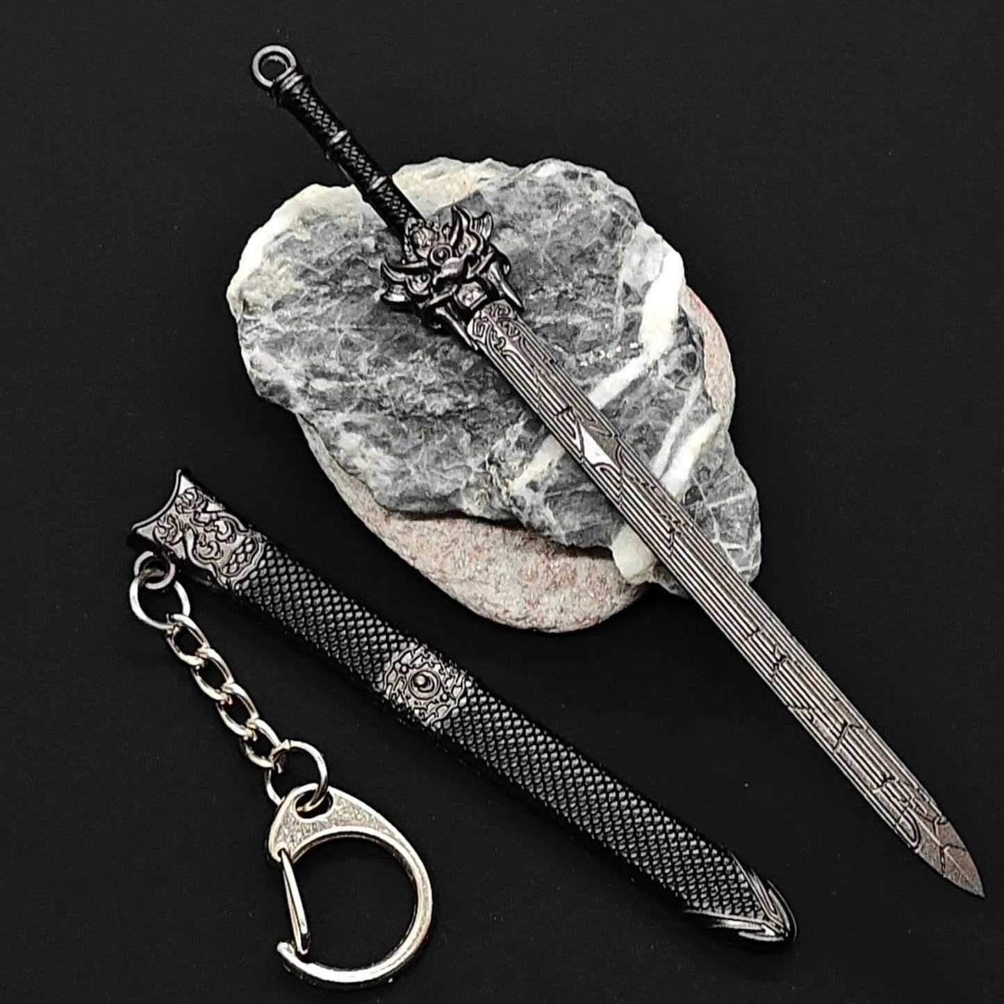 9-teiliges Mini-Schwert-Set aus Metall – Antike Deko-Waffen im Bronze-Look (je ca. 12 cm)