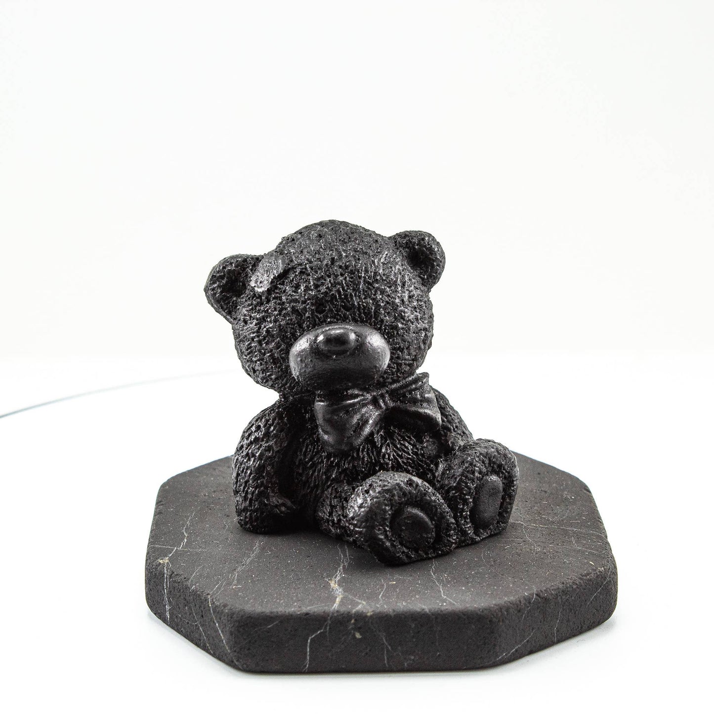 Schungit-Figur „Teddybär“ – Schutz & Wärme in einer liebevollen Form