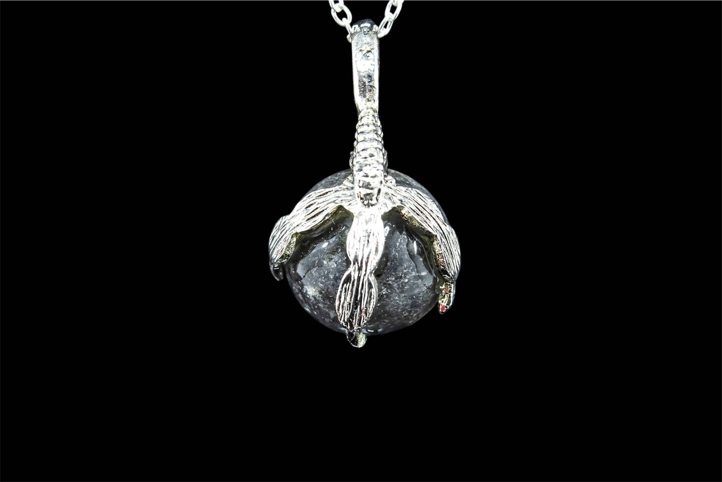 Edelsteinkugel in Krallenanhänger – Handgefertigter Naturstein-Anhänger (18–20 mm)