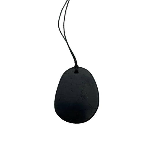 Schungit-Anhänger Pebble Flat (poliert, authentisch)