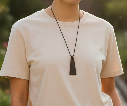 Schungit-Anhänger Halskette – Trapez, polierter Naturstein - Schungit-Anhänger Halskette – Trapez, polierter Naturstein - BTSCreativ