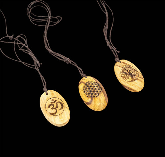 Palo Santo Anhänger – Handgefertigte Naturholz-Halskette aus Peru