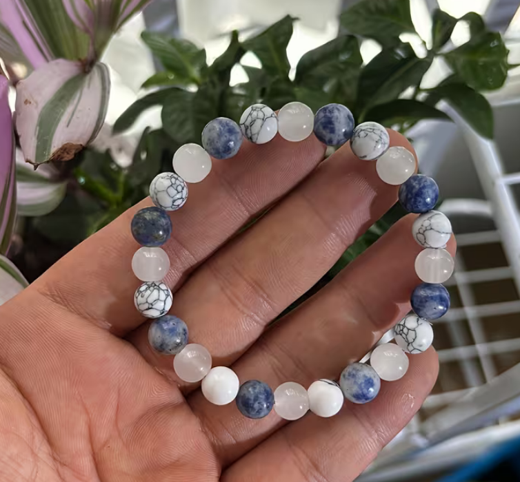 Handgefertigtes Lapis-Lazuli & Weißer-Türkis Perlenarmband – Schutz, Erdung & innere Balance