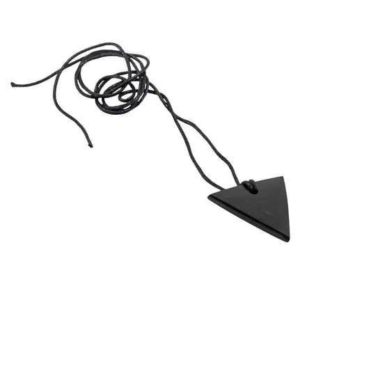 Shungit-Anhänger Halskette Frauen – Dreieck, polierter Naturstein - Shungit-Anhänger Halskette Frauen – Dreieck, polierter Naturstein - BTSCreativ