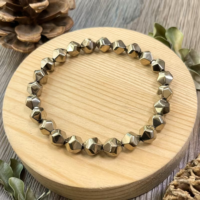 Handgefertigtes Hämatit-Schutzarmband – Facettierter Boho-Schmuck (Unisex) - Handgefertigtes Hämatit-Schutzarmband – Facettierter Boho-Schmuck (Unisex) - BTSCreativ