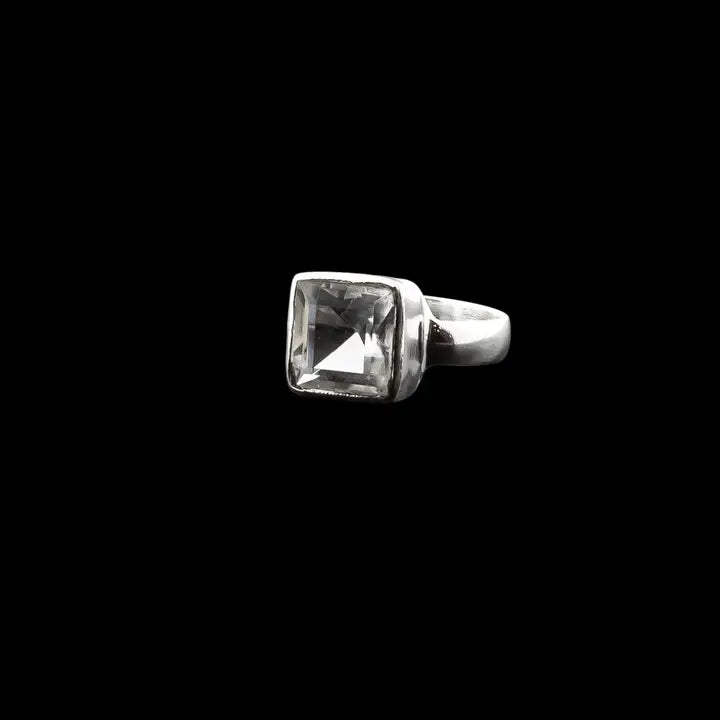 Klarquarz Statement Ring quadratisch – Silberfarbener Edelsteinring Unisex